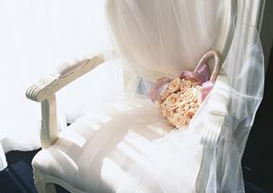 シンプルで合わせやすいカラードレス